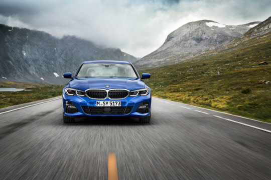 7³â¸¸¿¡ ǮüÀÎÁö `BMW3 ½Ã¸®Áî`¡¦ ÀÚÀ²ÁÖÇà ±â´É ´Þ°í `2030 Ȧ¸¯` 7³â¸¸¿¡ ǮüÀÎÁö `BMW3 ½Ã¸®Áî`¡¦ ÀÚÀ²ÁÖÇà ±â´É ´Þ°í `2030 Ȧ¸¯`